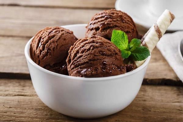Cách làm kem socola không cần kem tươi tại nhà - META.vn
