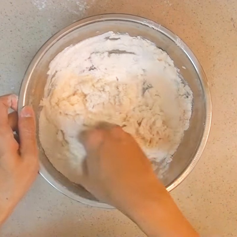 Bước 2 Trộn hỗn hợp bột ướt Bánh bao bằng bột mì và bột nở