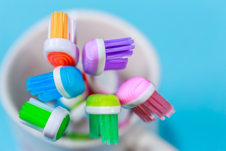 Bạn đã biết cách vệ sinh bàn chải đánh răng chưa?