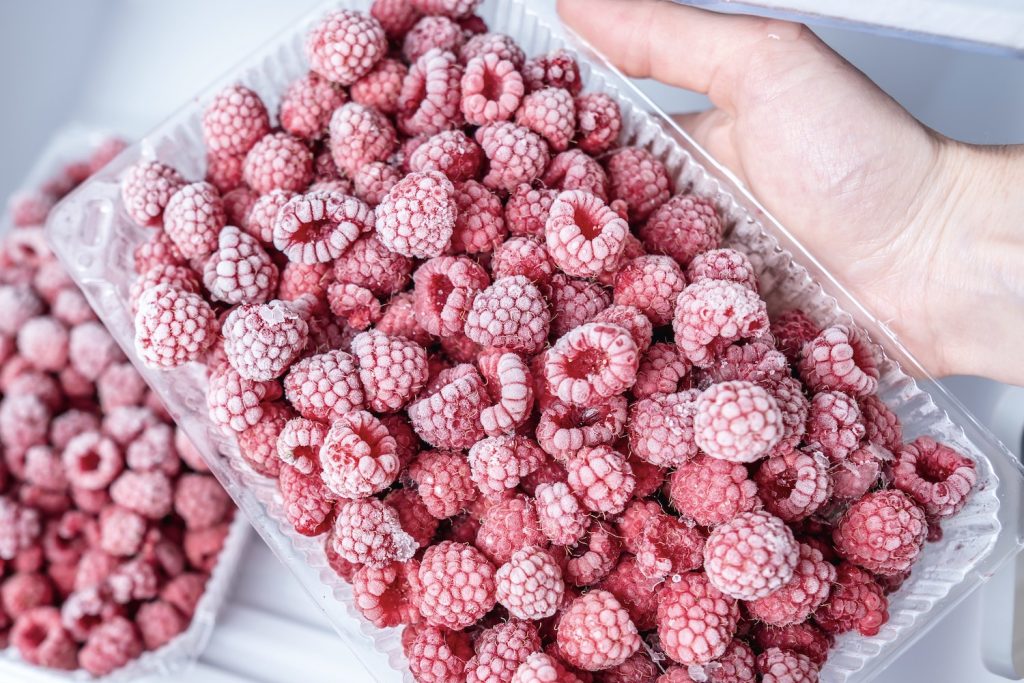 How to freeze & store raspberries - Plantura