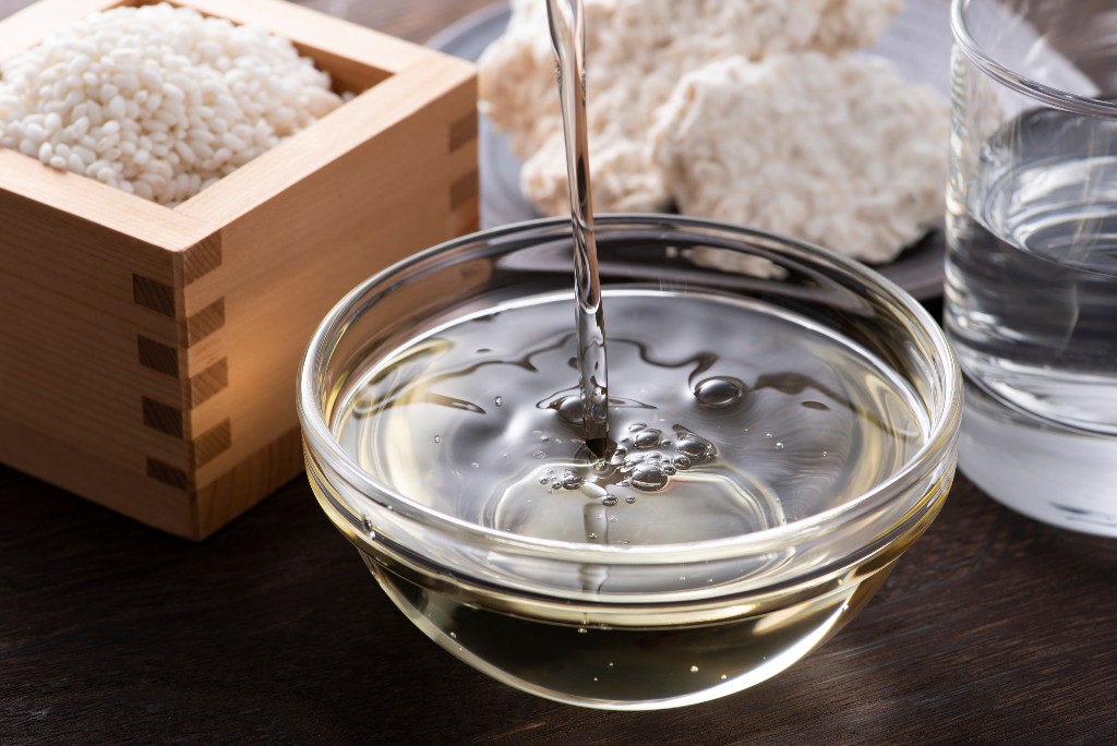 Mirin là gì? Công dụng, phân loại và cách sử dụng rượu mirin trong nấu ăn | KILALA