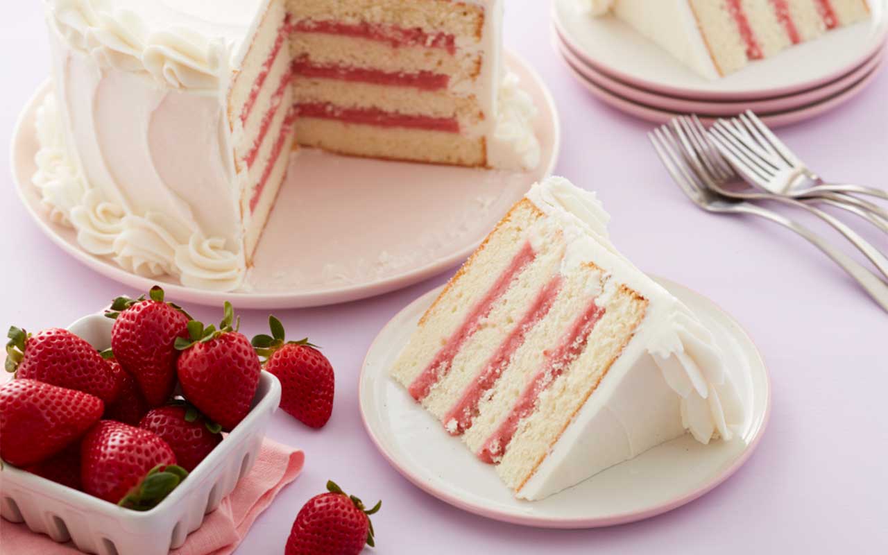 How to Make Strawberry Cream Cake Filling | Wilton's Baking Blog | Baking  Recipes, Cake Decorating, and Desserts