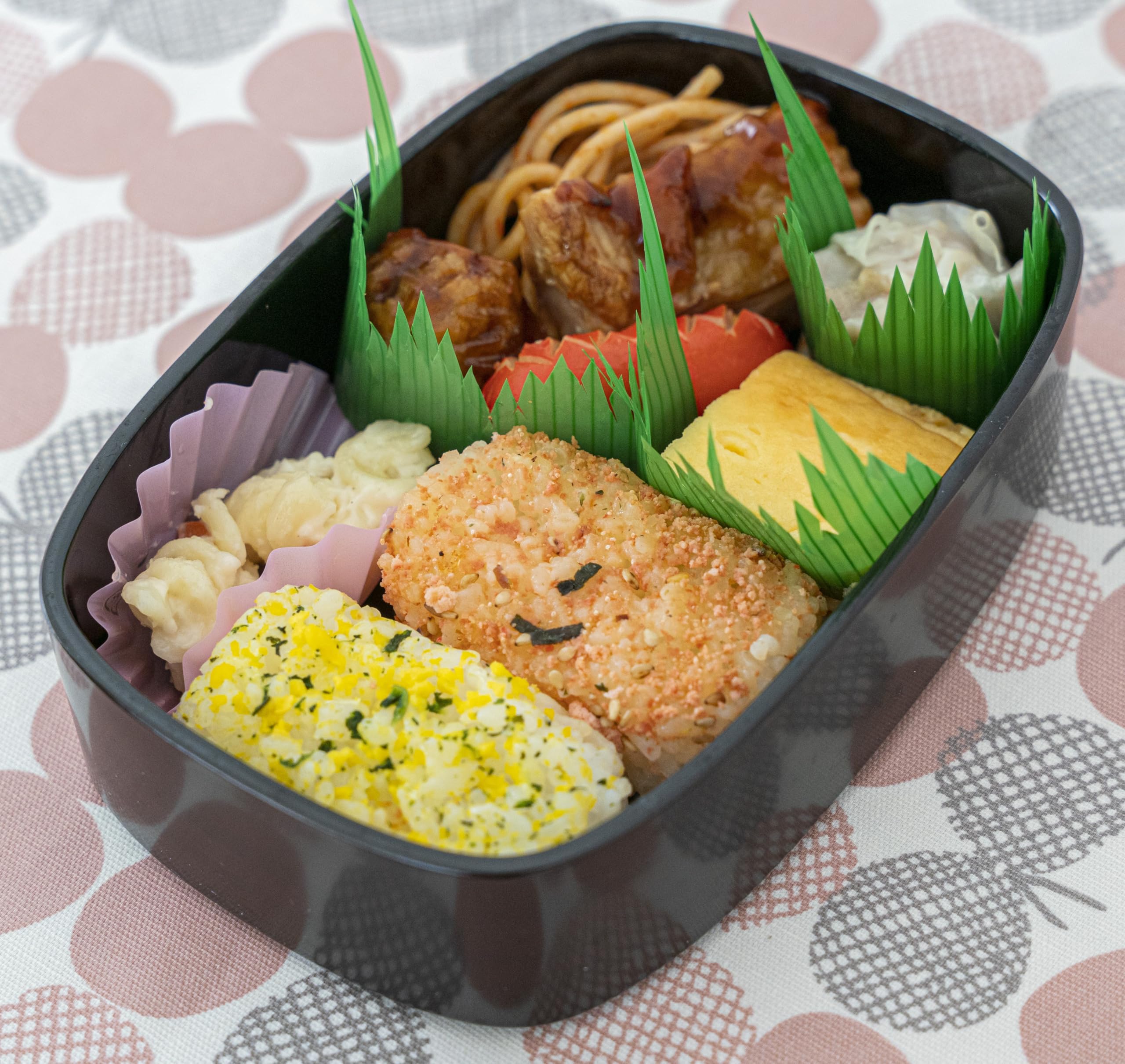 Japanese Sushi Grass Baran 1000 pcs with Mini Fish-shaped Bottles, for Bento Box, Garnish, Food Divider, Green, Made in Japan (1000Pcs Sushi Grass with fish bottle) (10 Bottle,1000 Grass) : Buy Online