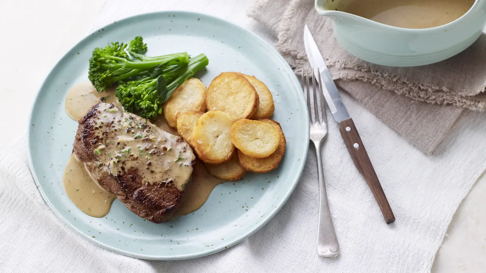 Fillet steak with peppercorn sauce