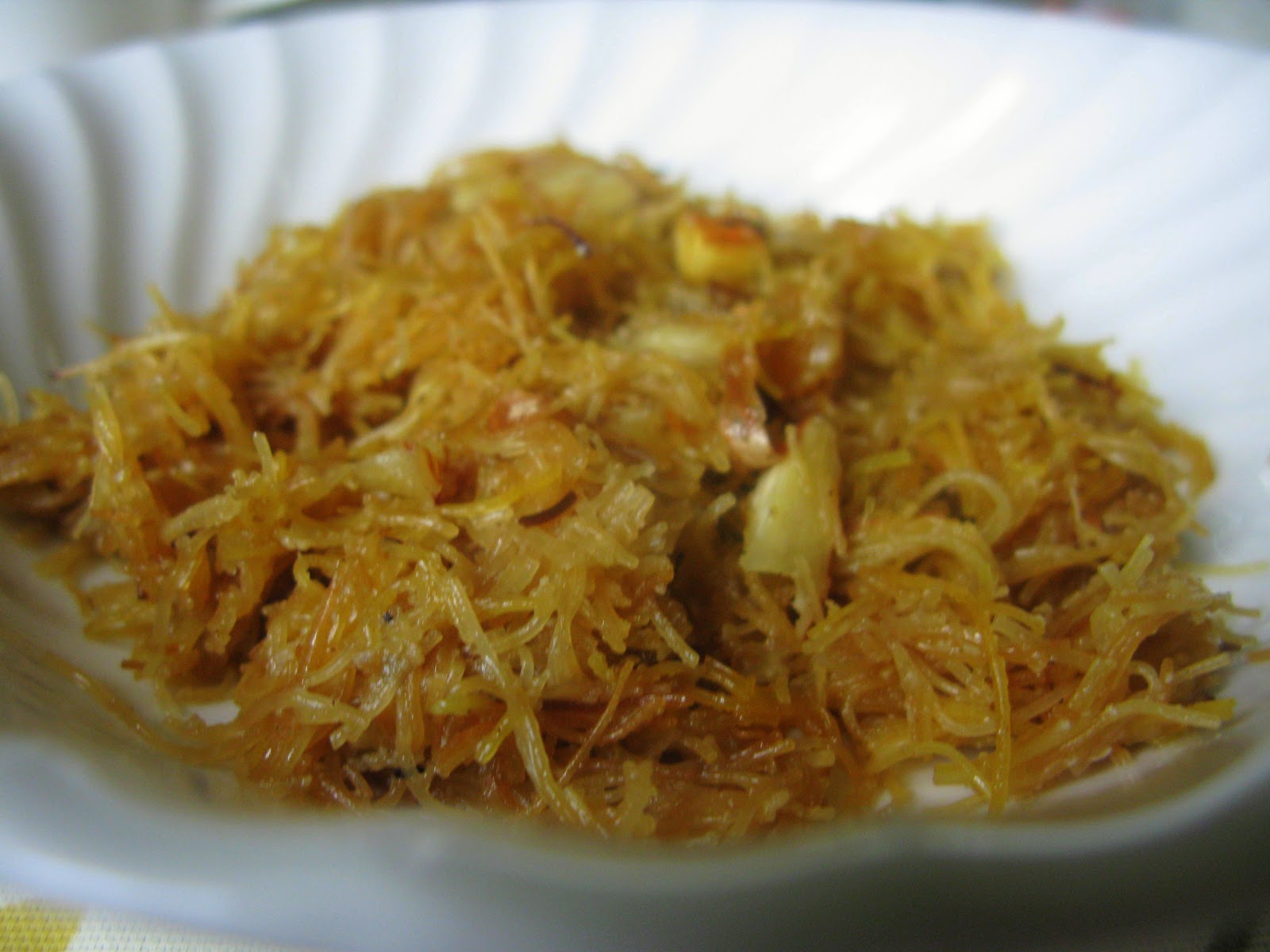 Chachi's Kitchen: Sev / seviyan / Sweet Vermicelli with nuts and raisins