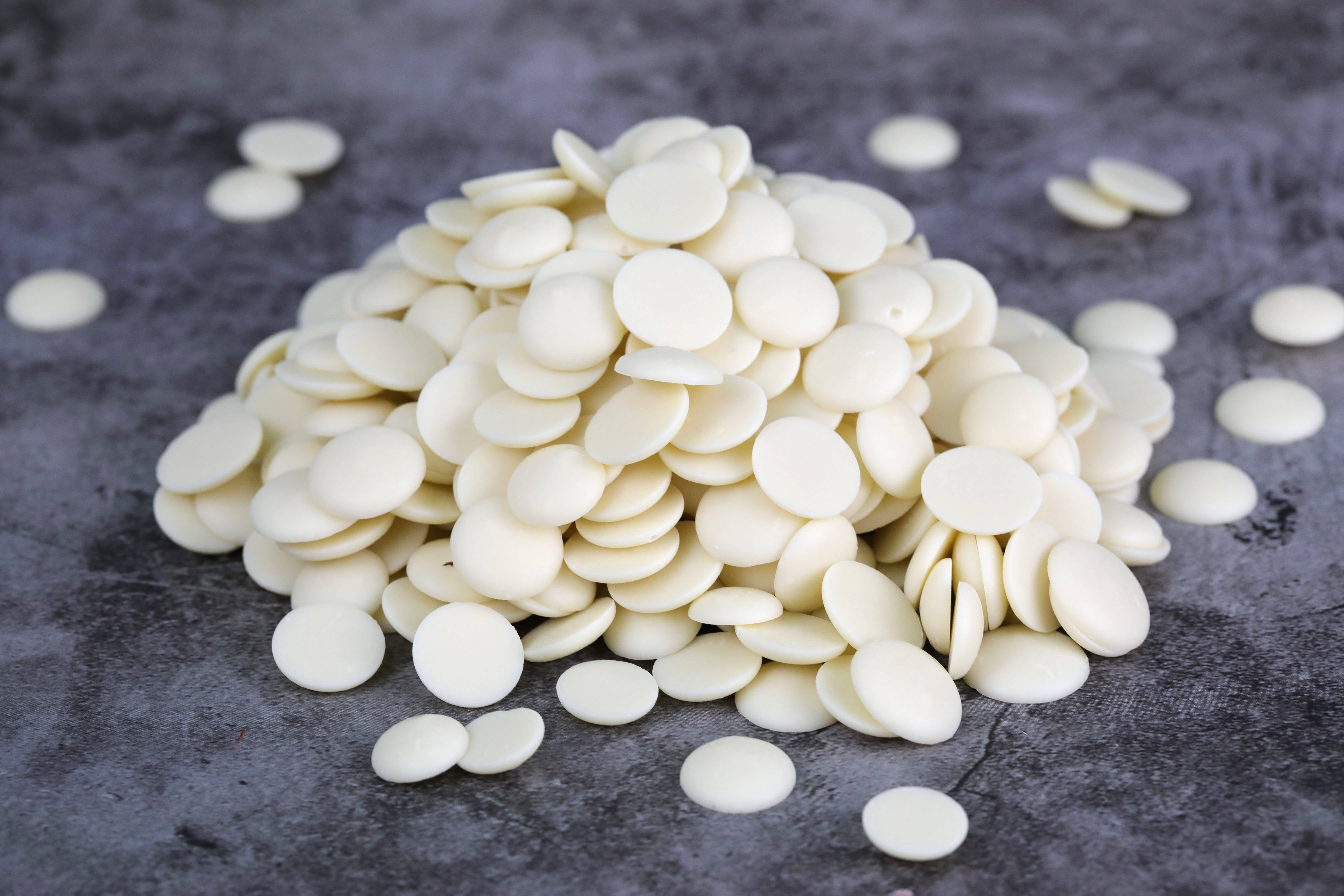 Wholesale OEM Customization Snacks HALAL High Quality Compound White  Chocolate Button Cocoa 1KG Candy Bakery Food| Alibaba.com